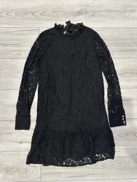 Czarna koronkowa sukienka Sinsay