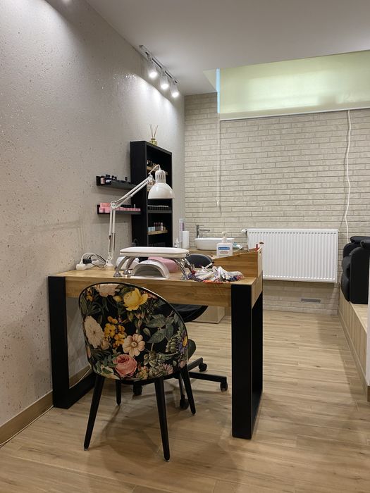 Wynajmę miejsce do manicure/pedicure w Salonie kosmetycznym. Centrum