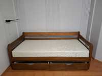Ліжко дерев'яне з матрасом
