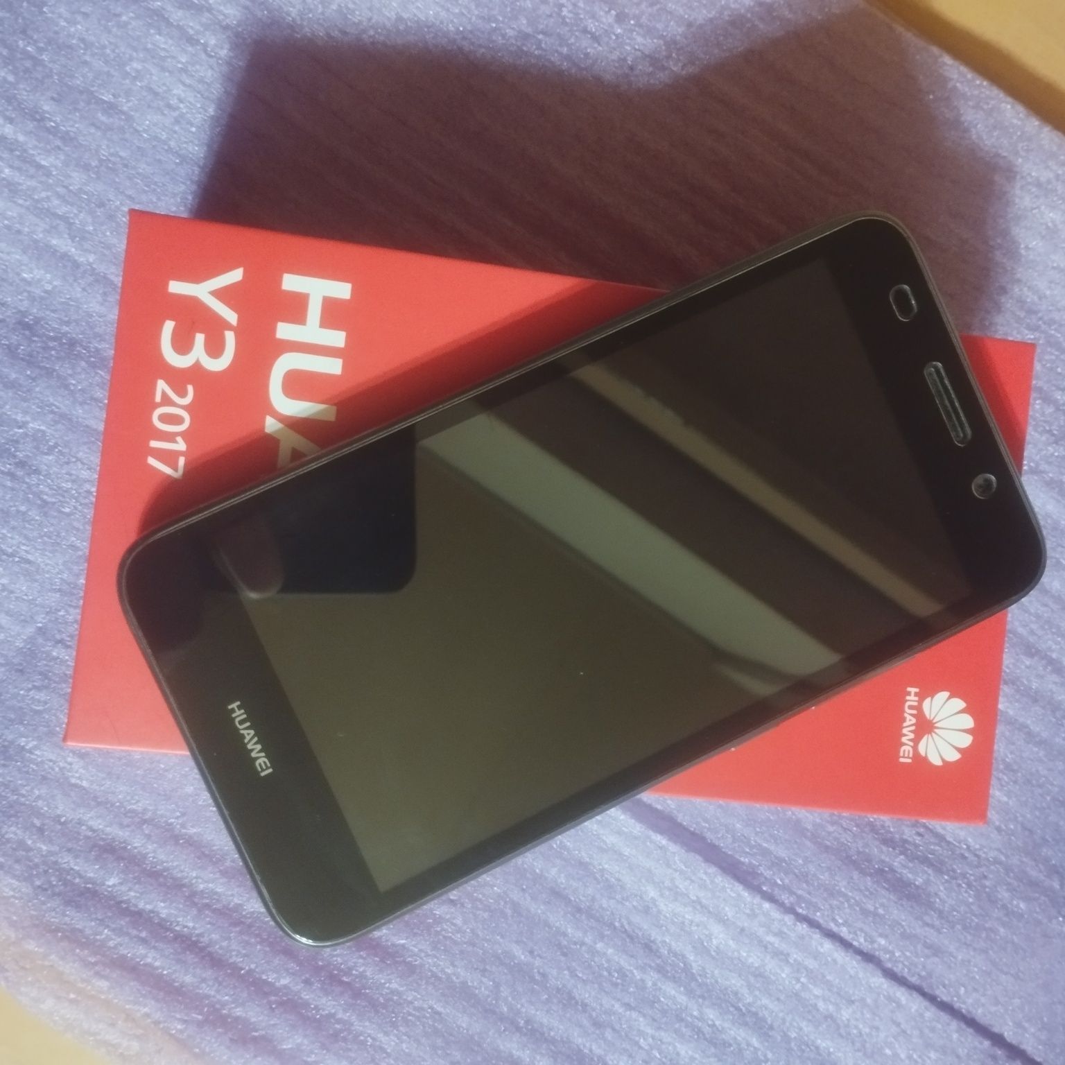 Продам смартфон HUAWEI Y3 Grey. На 2 сим-карты.