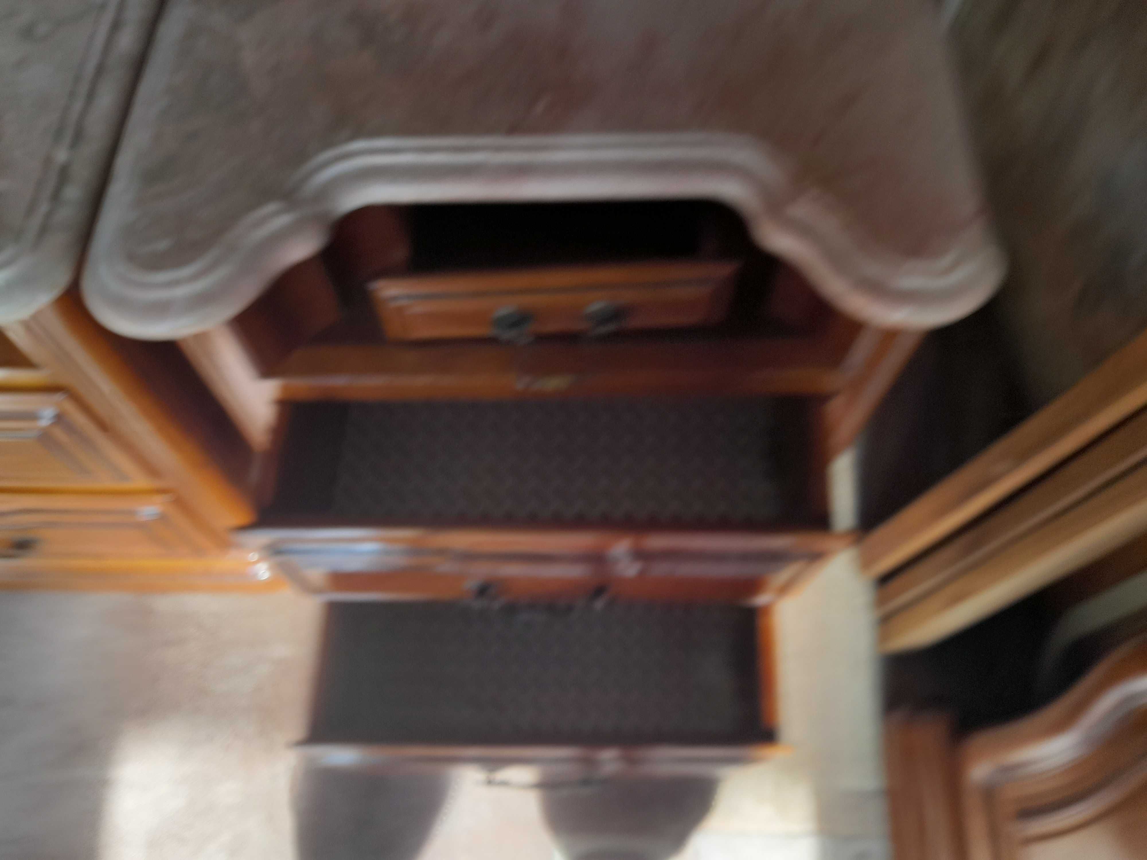 Mobília de quarto de casal com tampos de mármore