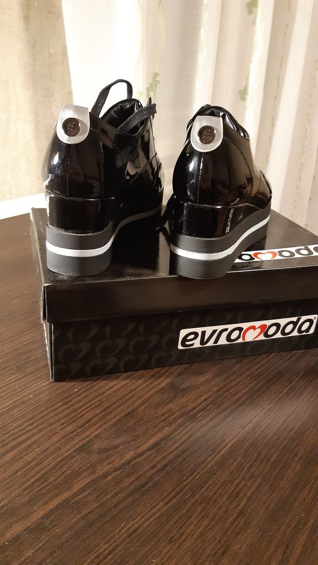 Кроссовки на платформе Evromoda 37 размер