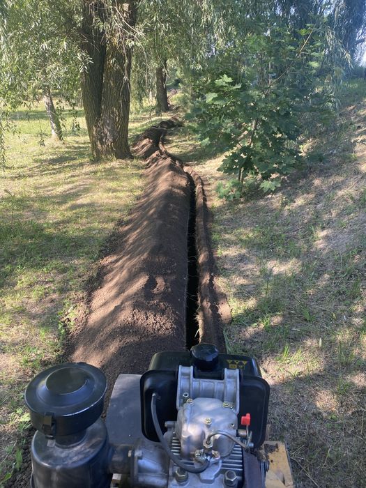 Бара Копка траншей Траншеєкопач Траншеекопатель Укладка кабеля.