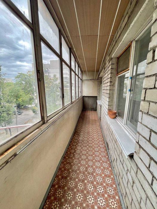 Продам  велику 3к квартиру  пр О.Поля 1/9 низ Кірова