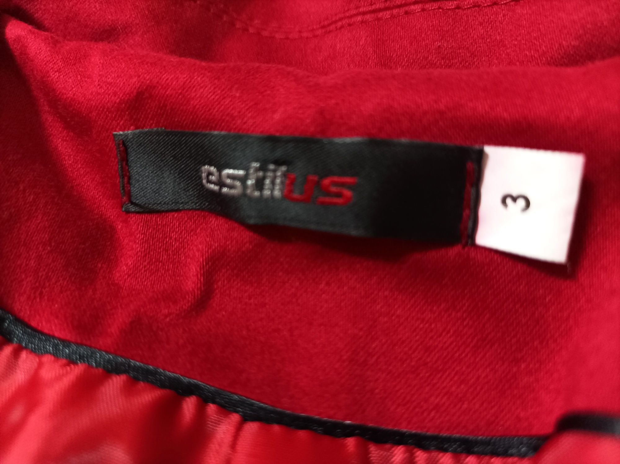 Casaco vermelho para Mulher marca Estilus (Tam. S)