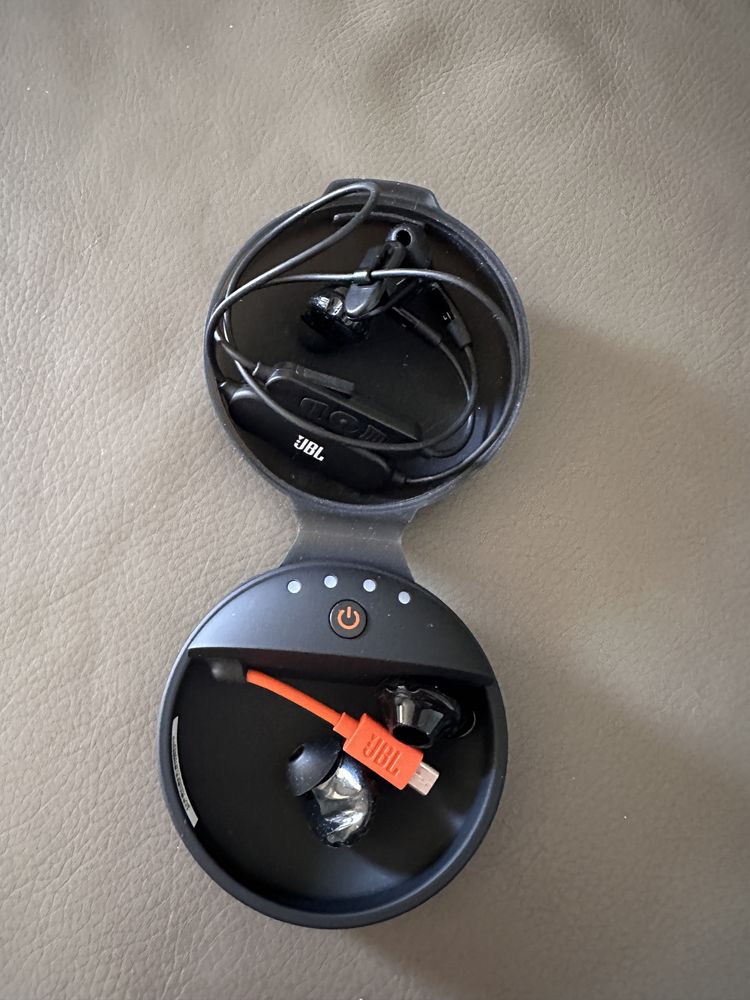 Słuchawki biegowe bezprzewodowe JBL z klipsem