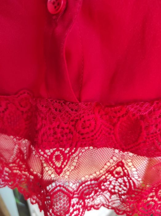 Czerwona bluzka z koronką rozmiar S Amisu