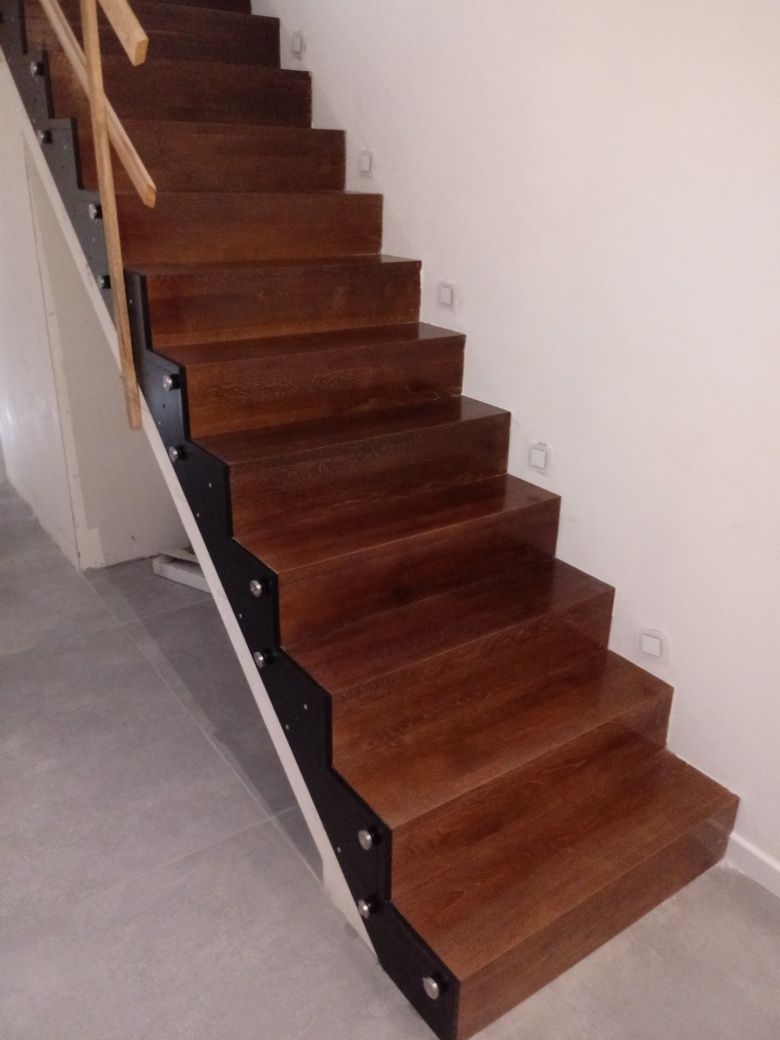 Schody debowe balustrady listwy parapety blaty cokoły Stopnie półkowe