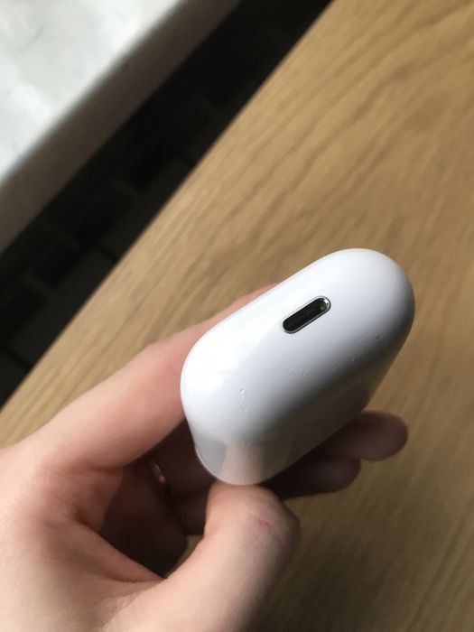 Оригінальний кейс від навушників airpods 1