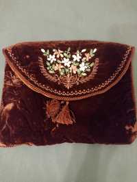 Torebka portmonetka haftowana kwiaty miękka bordo brązowa z frendzlami