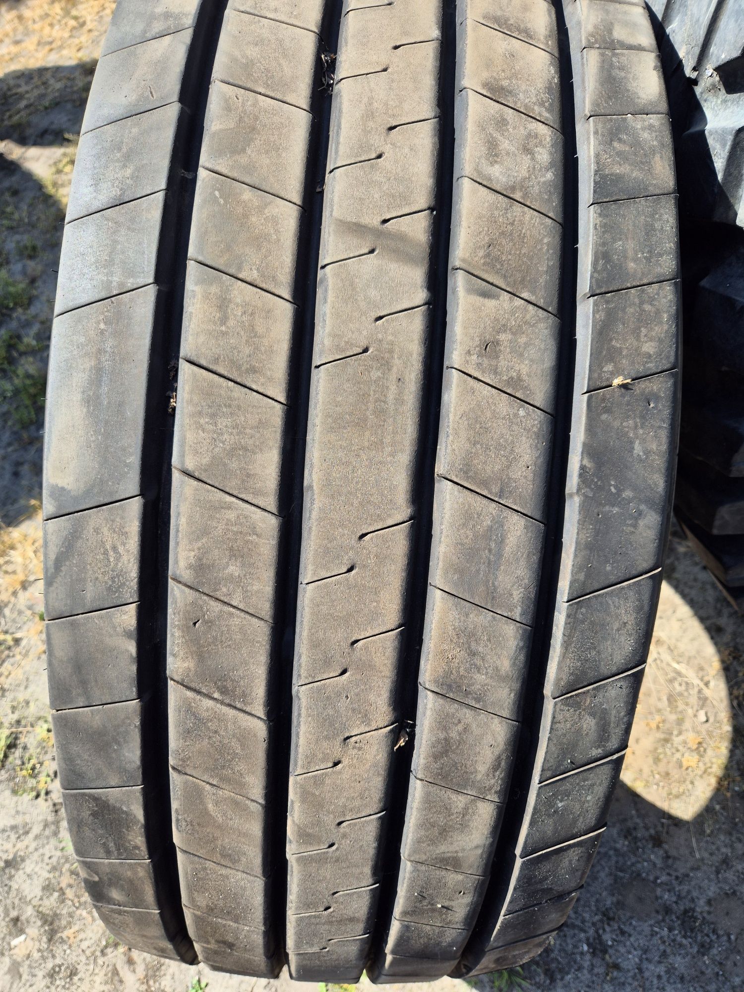 Opona 425/65r22.5