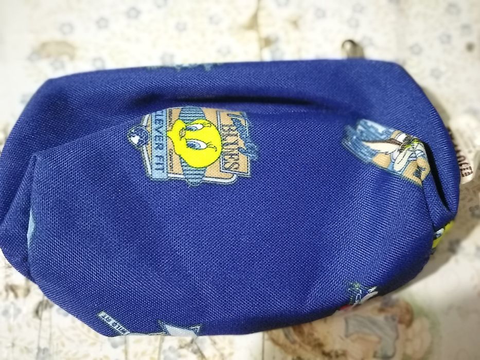 Vendo carteira de looney tunes bom estado
