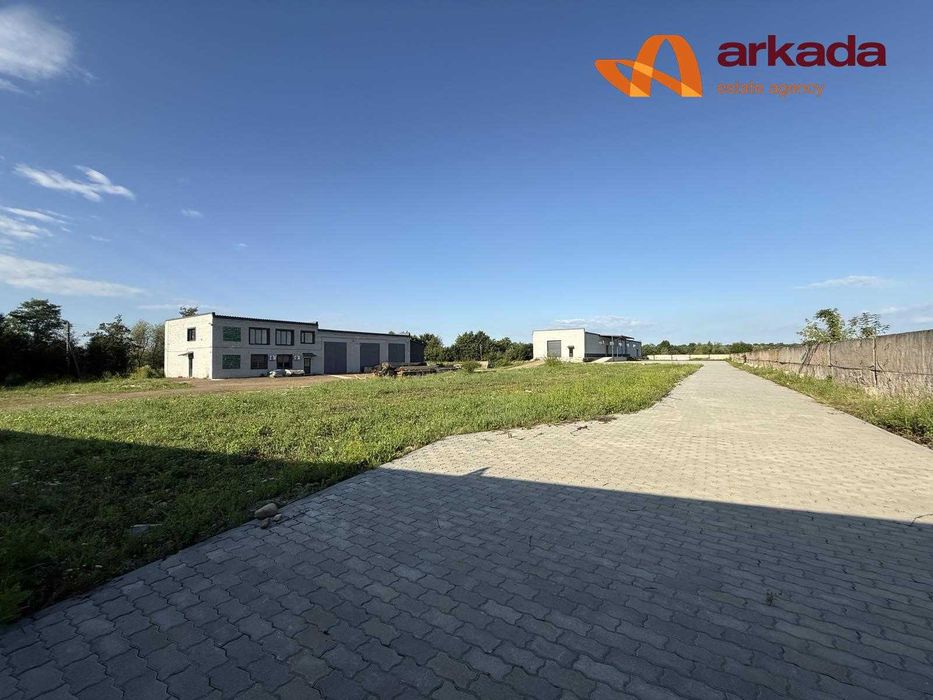 Продається велике складське приміщення з усіма зручностями