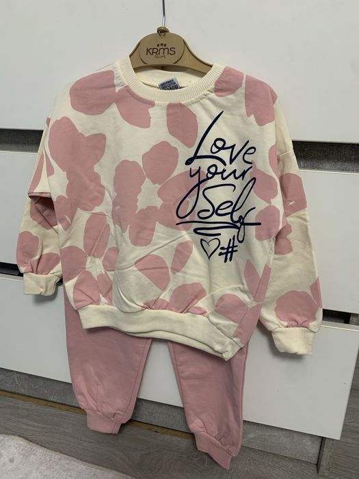 Одежа дитяча.Костюми.кофти,лосіни.Продам все оптом по гарній ціні.