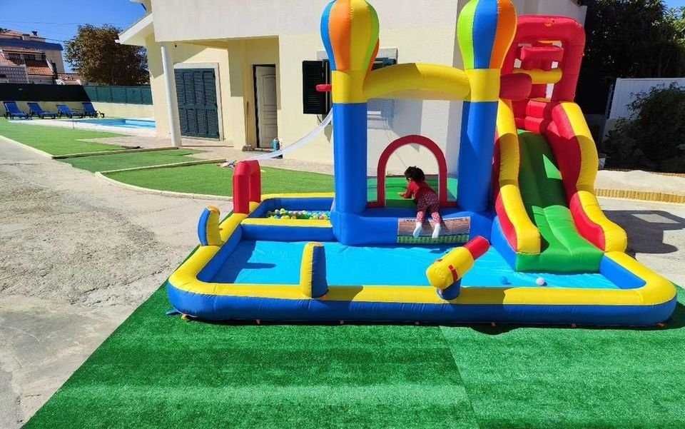 Castelo insuflável com trampolim e escorrega + Bomba de Ar