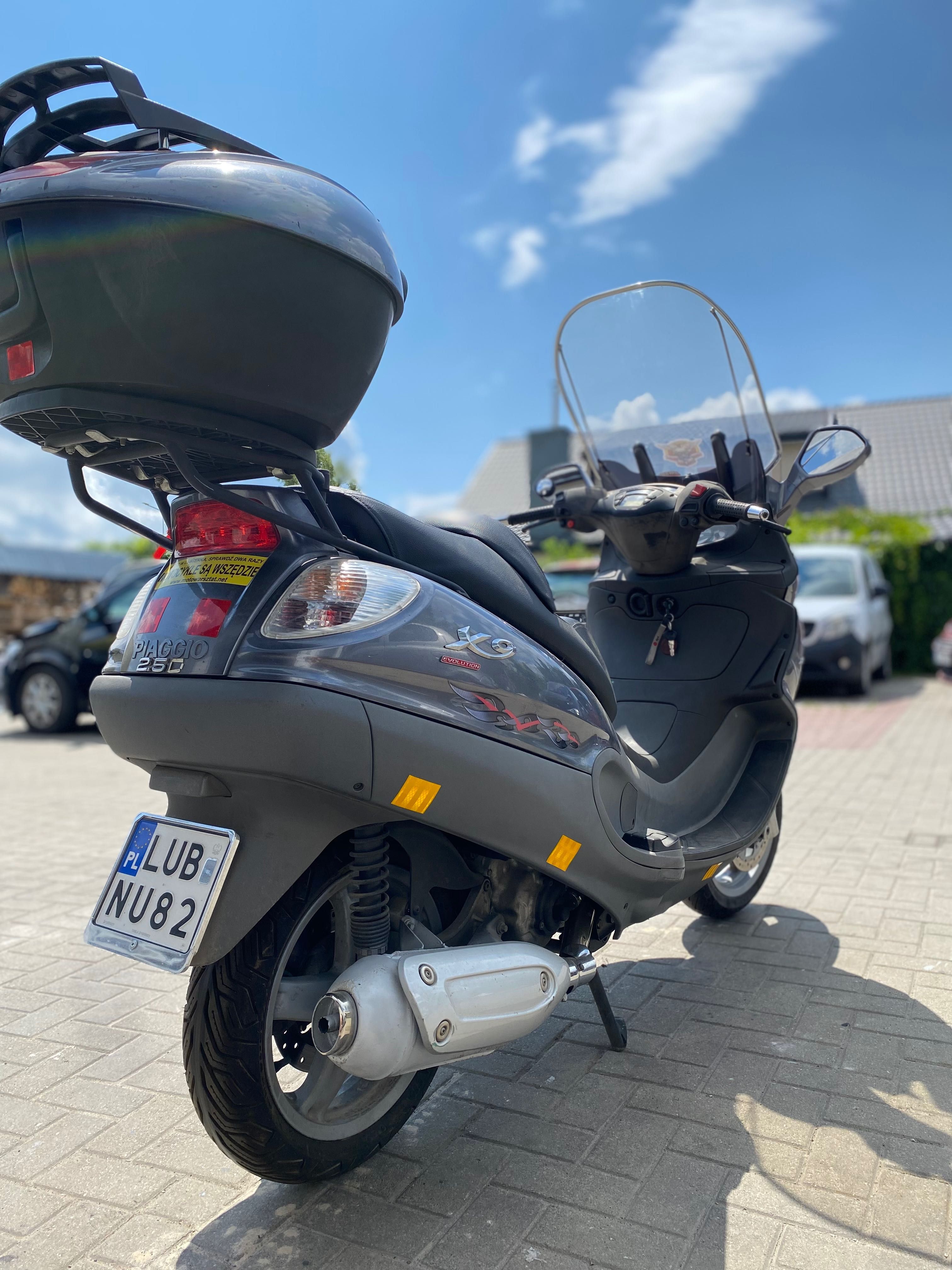 Motocykl Piaggio X9