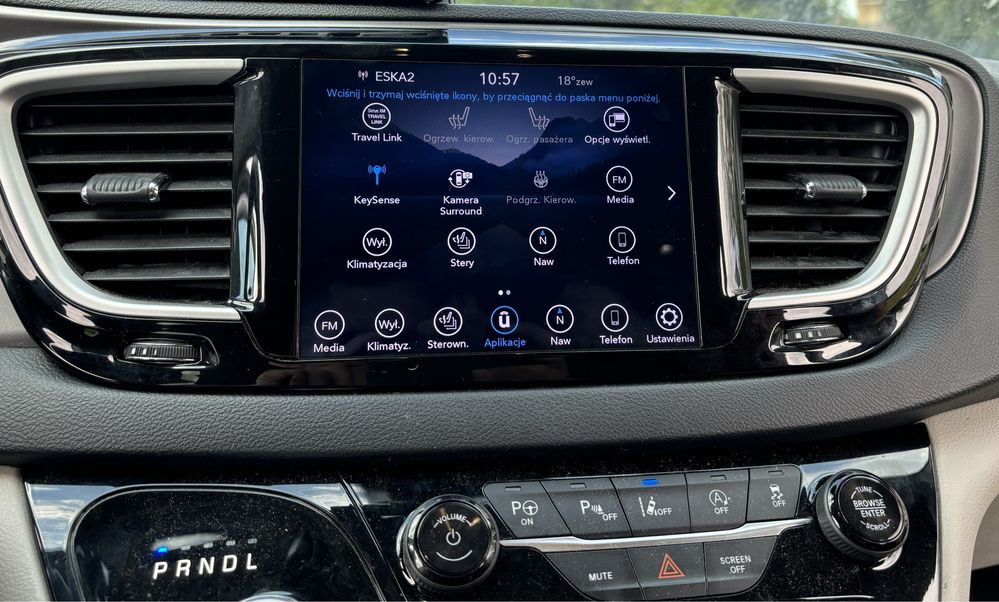Chrysler Pacifica radio USA polski mapy lektor kodowanie lampy klucze