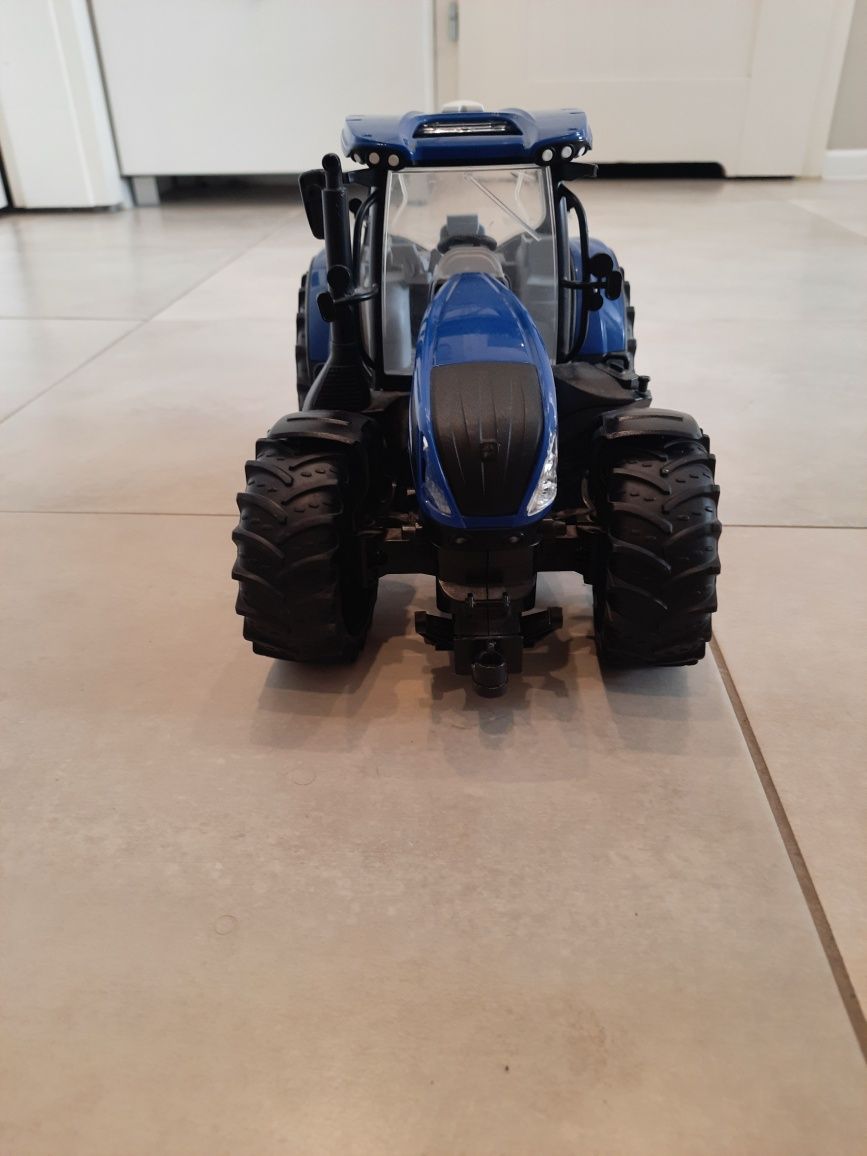Bruder traktor New Holland