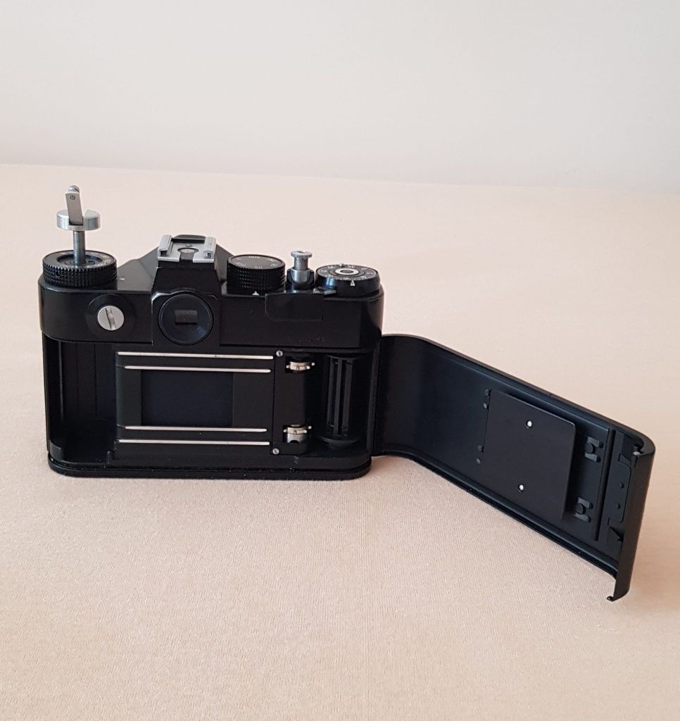Aparat Zenit 12XP z obiektywem i filtrami