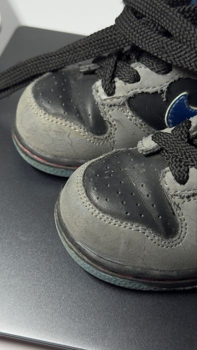 Дитячі ботинки.