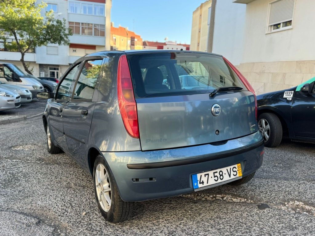 Fiat punto 1.2 gasolina com 202.000 mil km ano2003 em bom estado geral