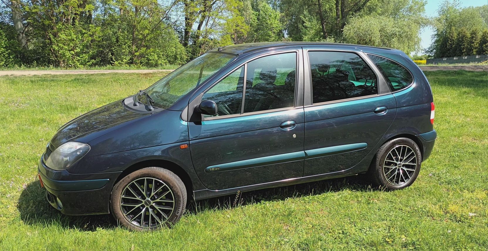 Sprzedam Scenica 1.6 16 v  2003 r