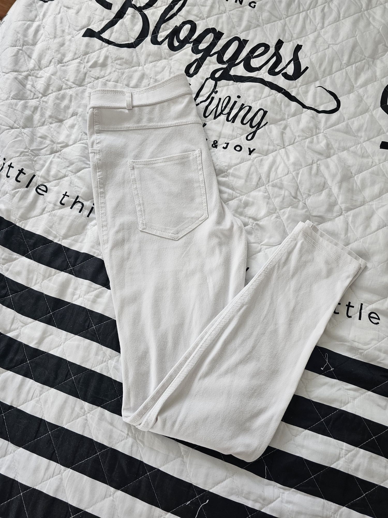 Białe spodnie treginsy/legginsy dziury kieszenie 36/3 Wyprzedaż
