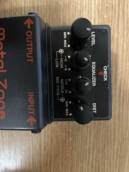 Педаль Boss mt 2