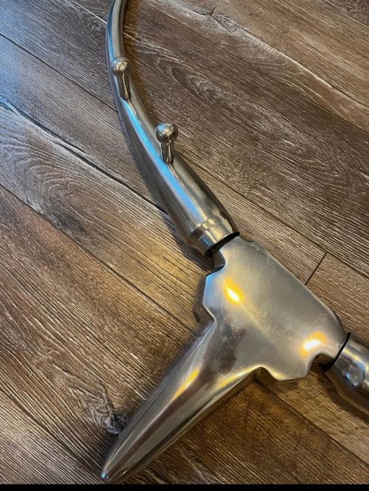 Stylowy metalowy wieszak