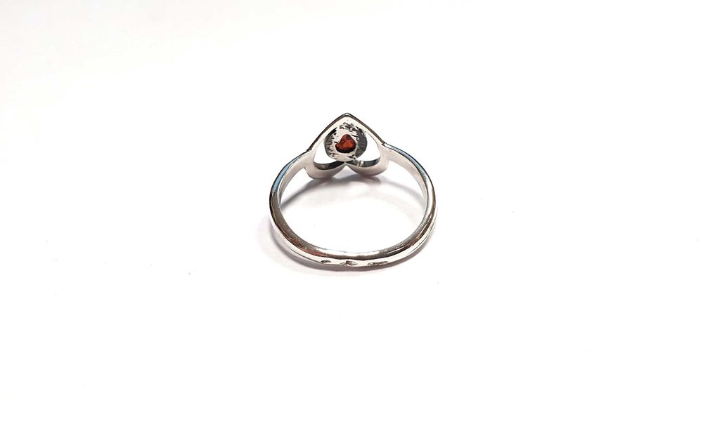 Srebrny pierścionek bursztynowe serce pr.925 wag.1,8g