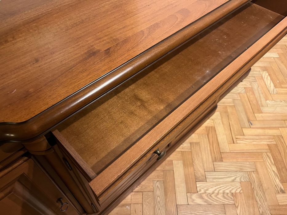 Zestaw mebli włoskich „Made in Italy” – komoda, biurko, krzesło