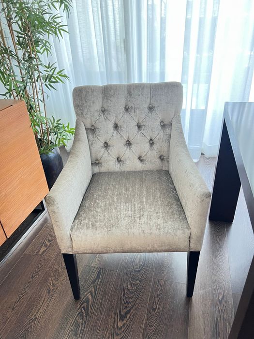 Sofa e cadeiroes