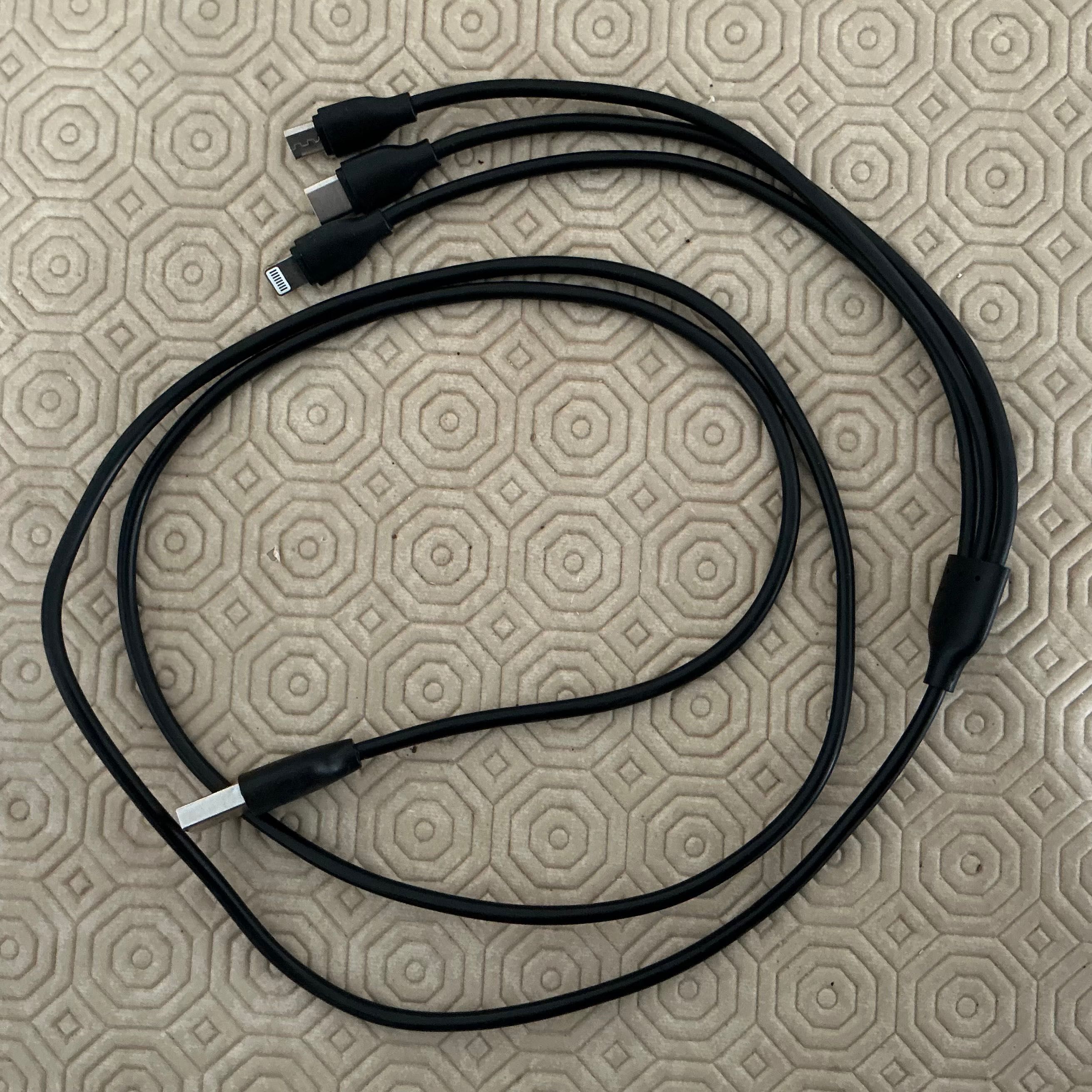 Cabo USB 3 em 1: microUSB, USB-C e lightning