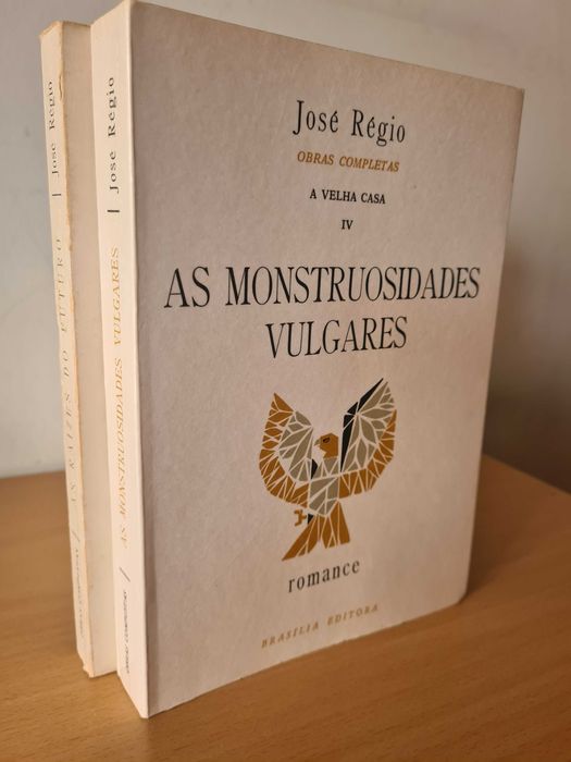 2 livros da série "A Velha Casa" de José Régio