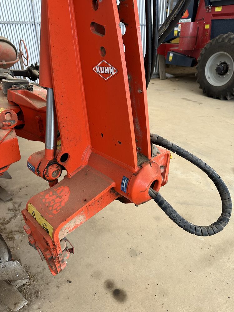 Pług obrotowy kuhn 5 multi master 122