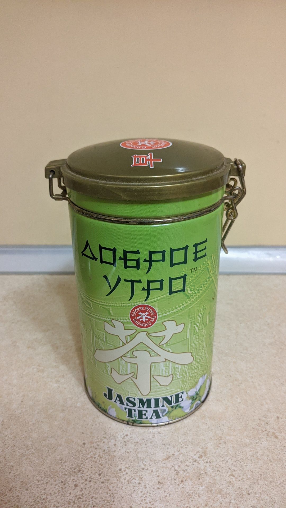 Жестяные банки (коробки, контейнеры, емкости) из-под чая, кофе, конфет