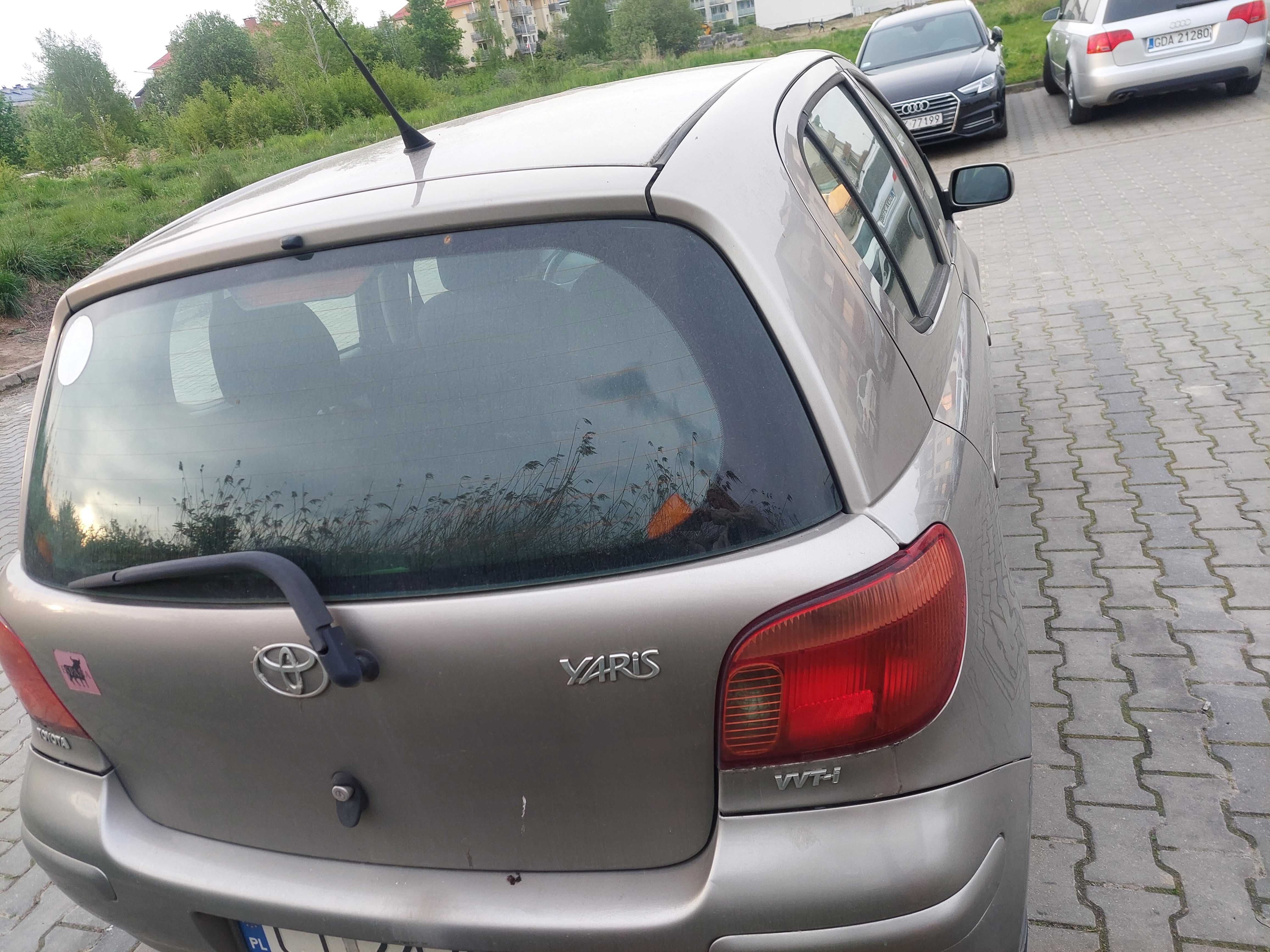 Toyota Yaris 2004, w pełni sprawna, niski przebieg