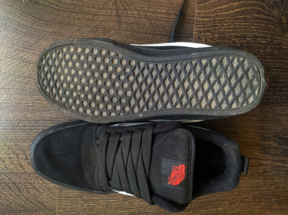 Продам кросівки Vans