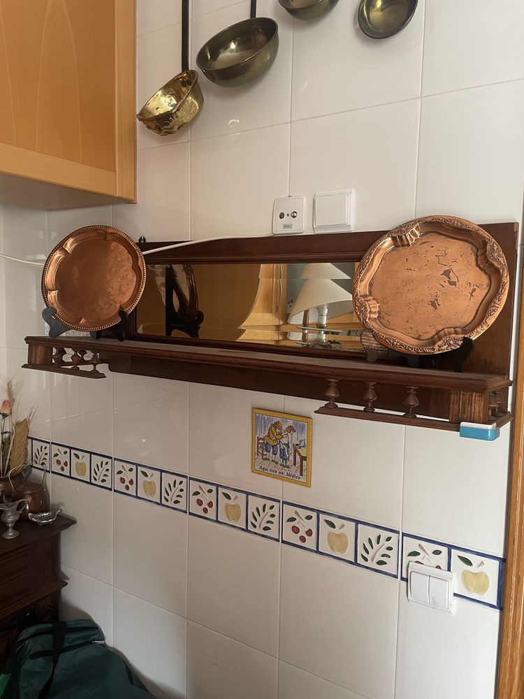 Prateleira de Madeira com Espelho