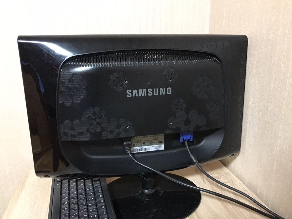 Продам монітор  (Самсунг )Samsung