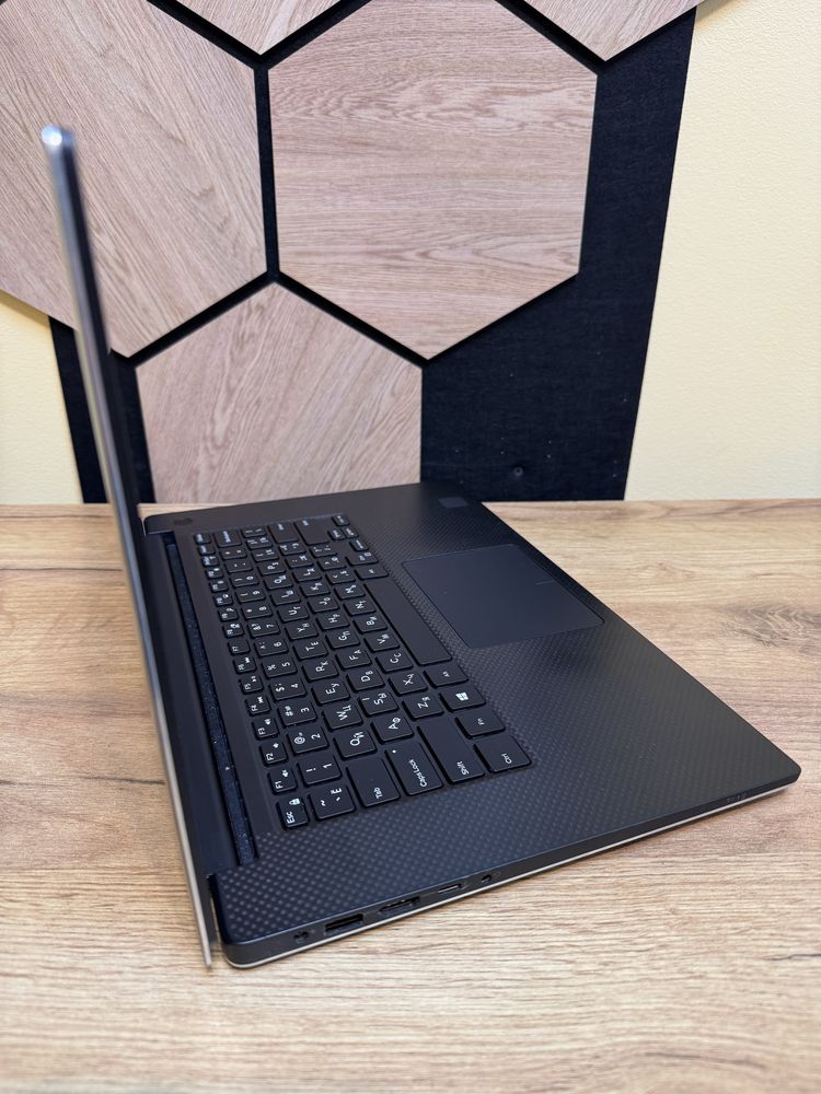 Ноутбук для ігор та дизайну Dell Precision 5530, i7 8850H/16/512/P1000