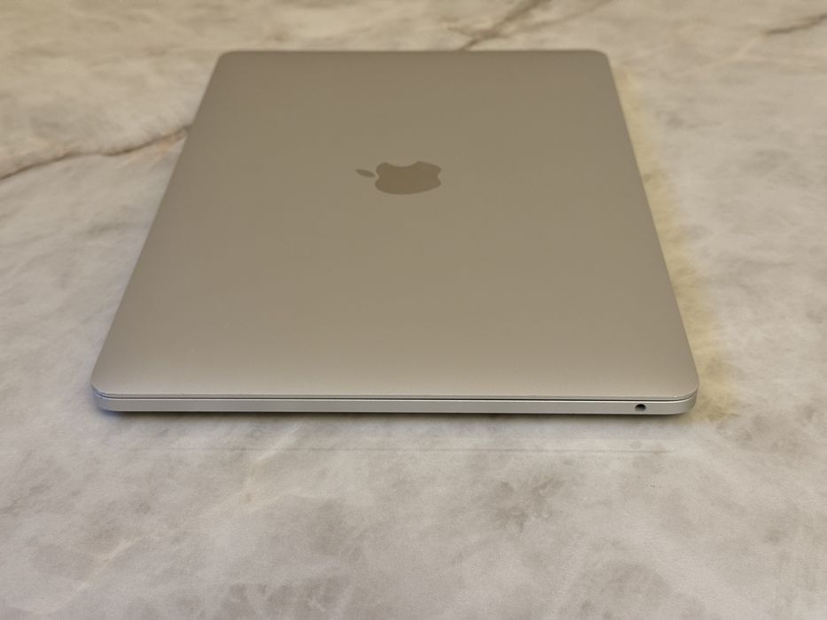 MacBook Pro 2019 8/256Gb i5