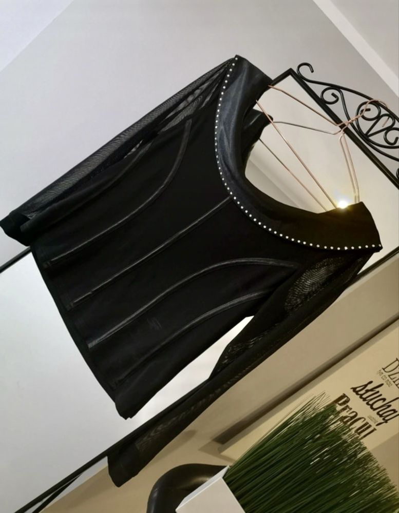 Czarna elegancka bluzka z siateczkowymi rękawami M/L
