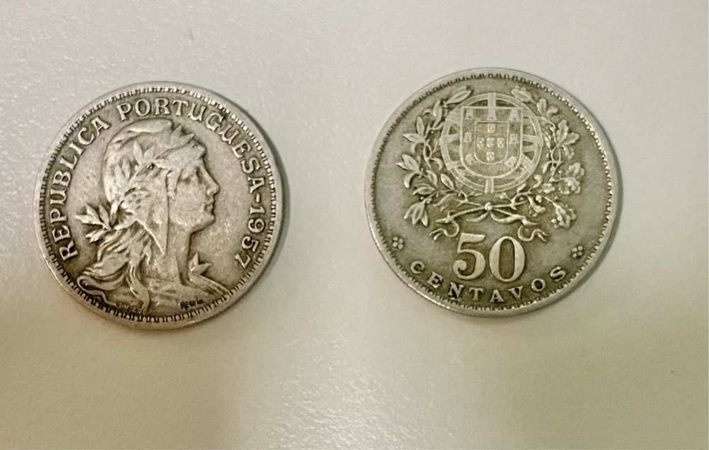 Moedas de 50 centavos e 1 escudo desde 1928 a 1968