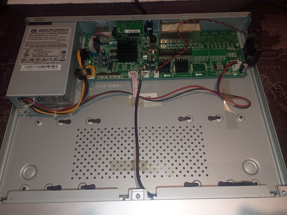 Відеореєстратор Hikvision DS-7608NI-K2/8P
8-канальний
NVR з PoE комута