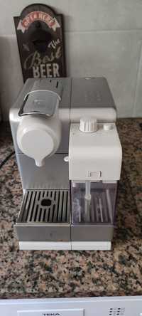 Máquina Nespresso café e leite