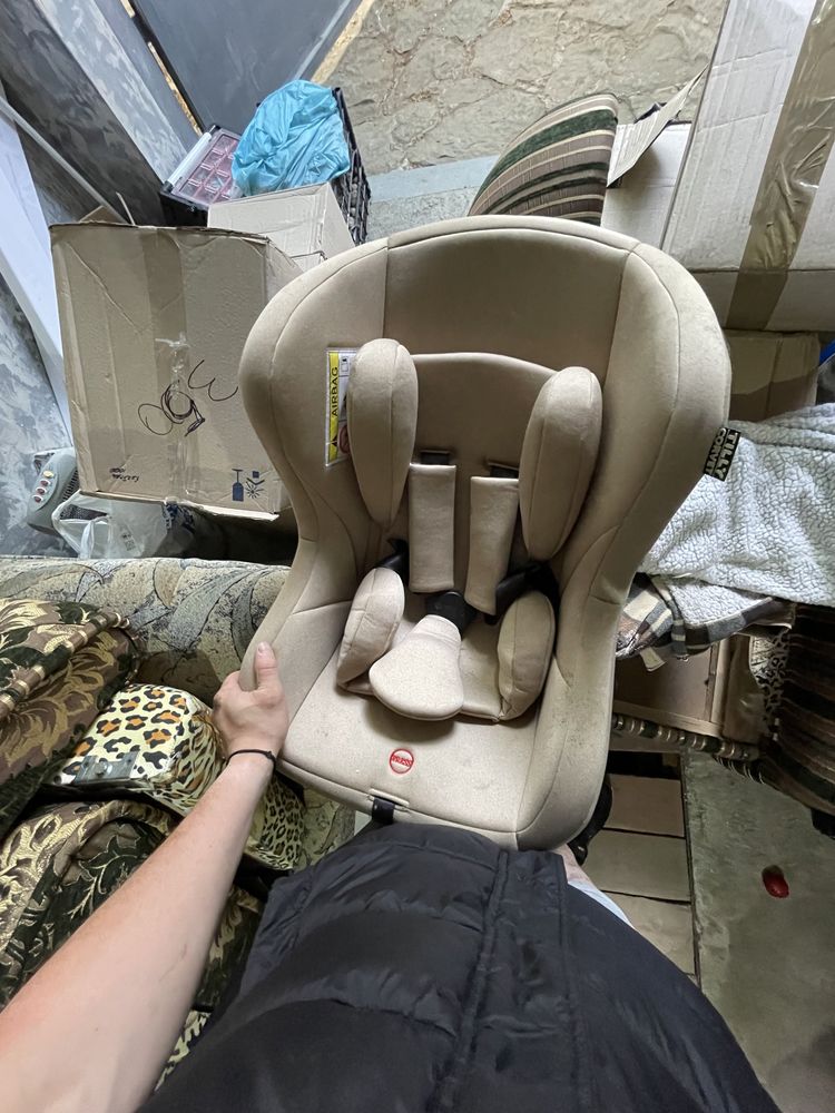 Дитяче авто крісло