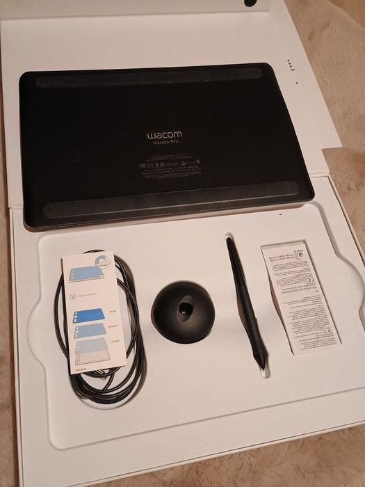 WOWACOM Intuos Pro PTH-660 Paper edition