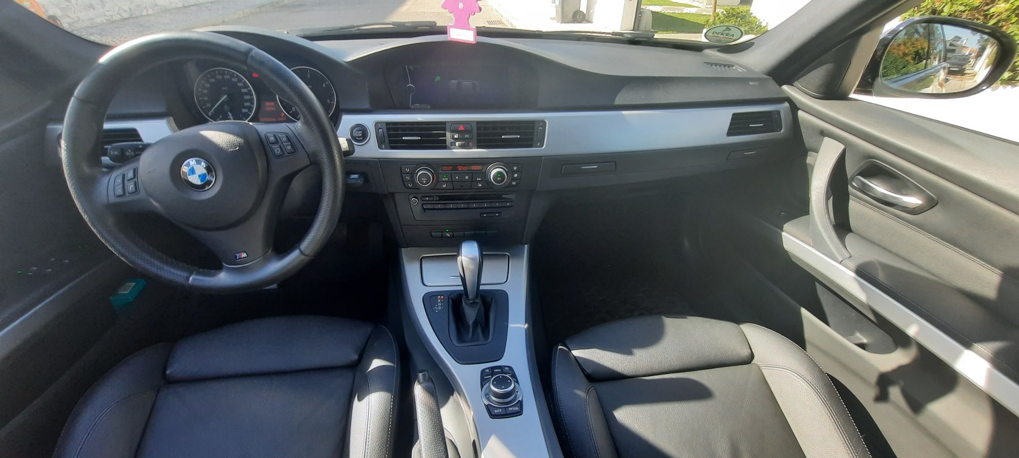 BMW 320d - AUTO - M-PACK