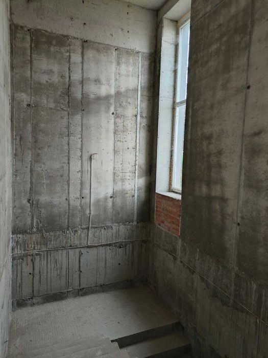 Продаж фасадного приміщення в ЖК Америка 380 м2